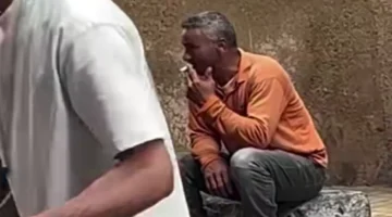 فصل عامل نظافة من وظيفته بعد إثبات تقاعصه عن أداء مهامه اليومية